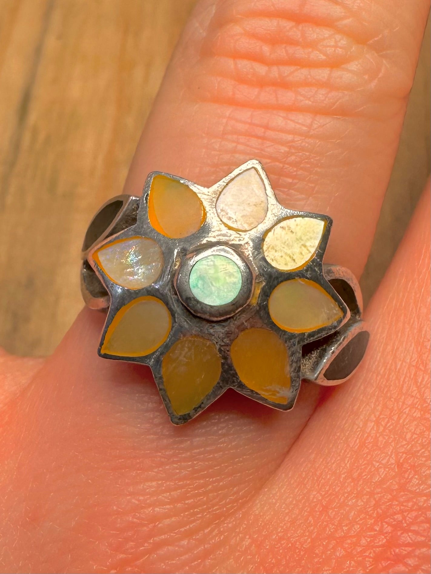 Vintage Flower lMother of Pearl Abalone and Onyx 925 Sterling Silver Size O1/2 Ring
