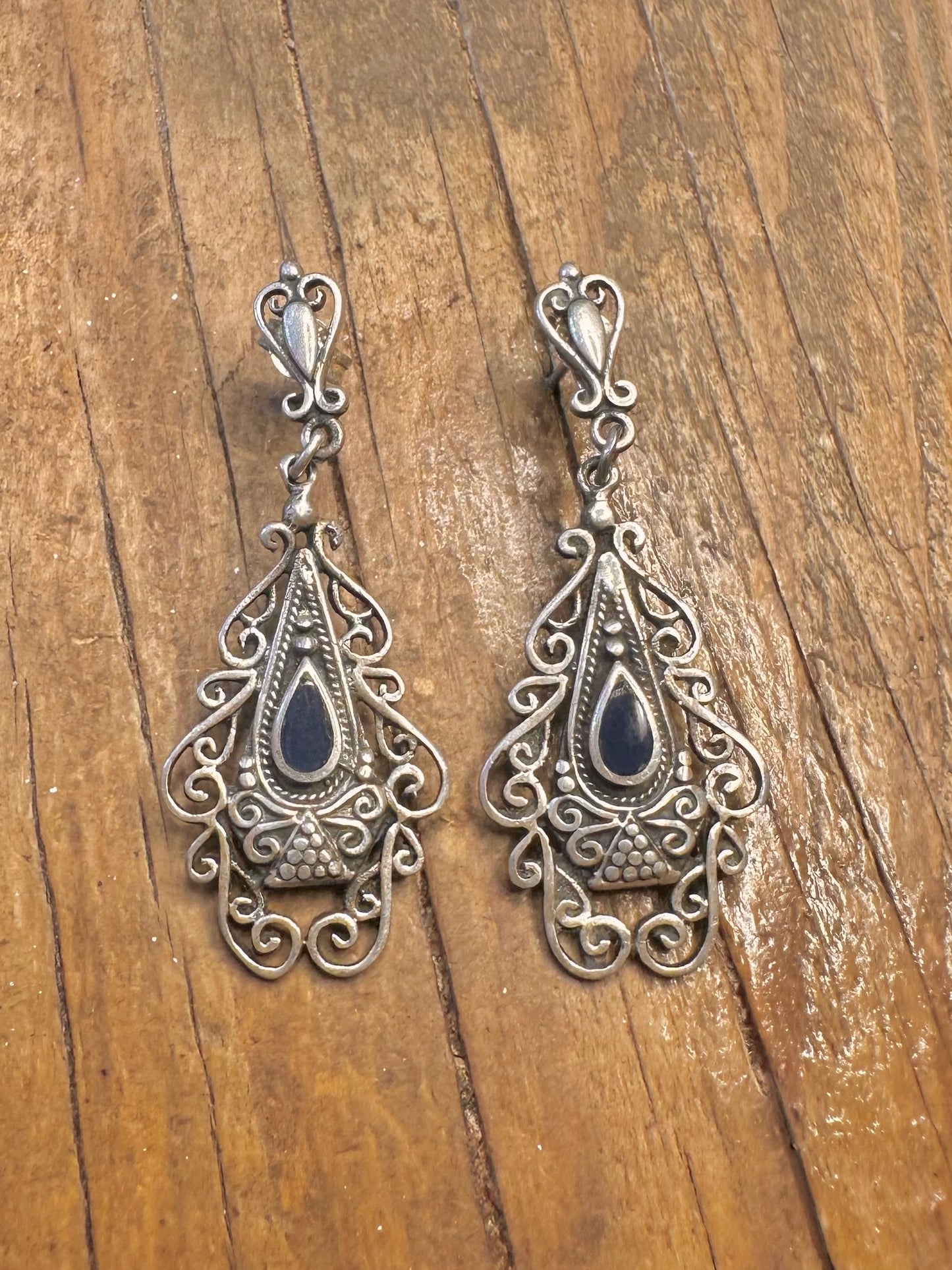 Verzierte baumelnde Filigran blaue Tropfenohrringe aus 925er Sterlingsilber