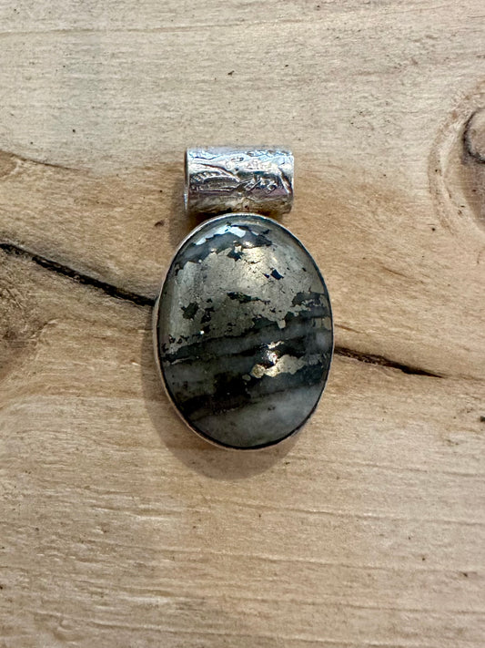 Vintage Black and Shiny Stone Oval 925 Silver Pendant